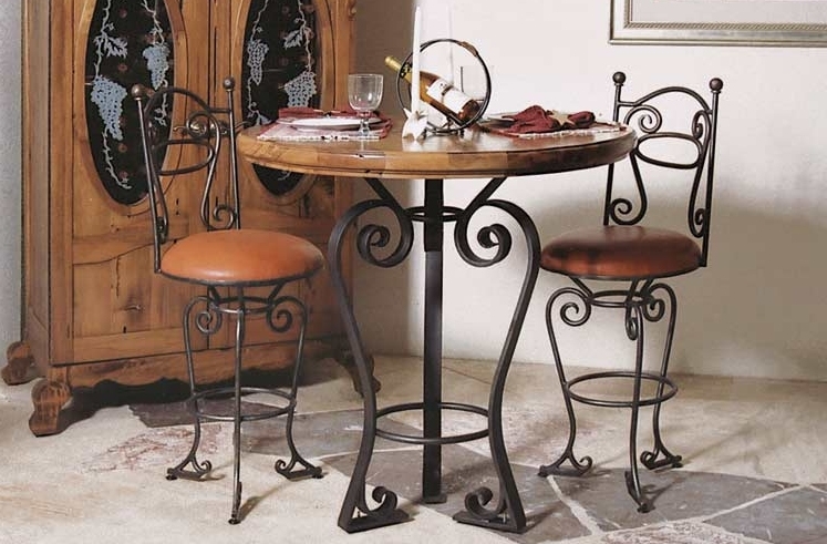 КОВАНЫЕ СТОЛЫ